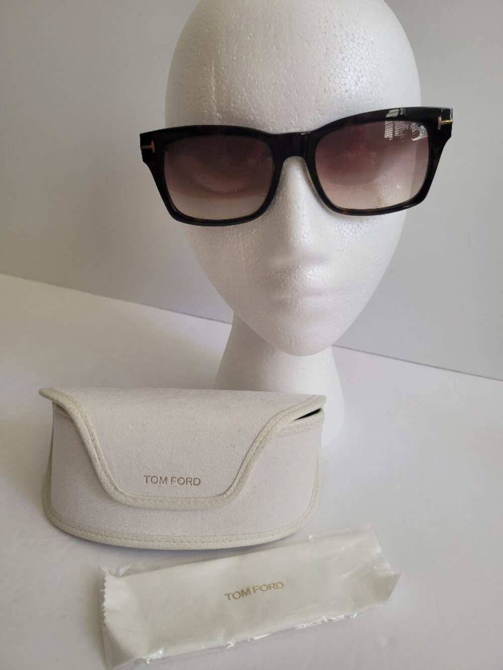Tom Ford TF494 Frederik Like New Dark Brown Tortoise Sunglasses Italy Unisex